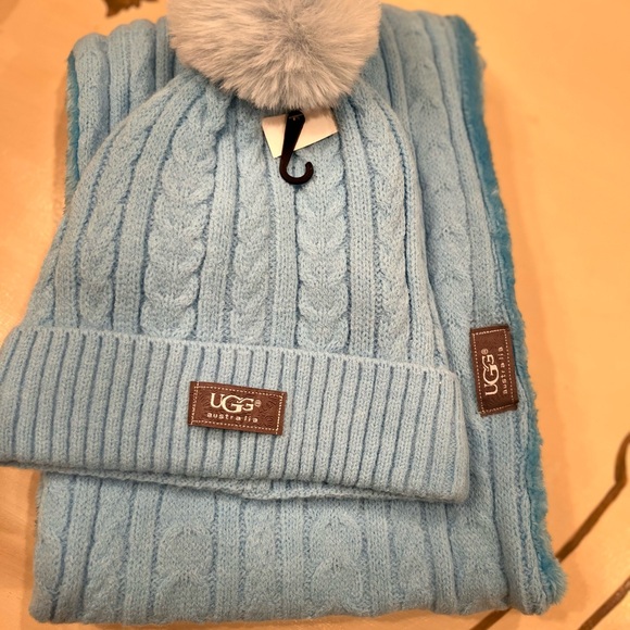 - UGG Sweather Weather Sky Blue  Fleece  pom pom hat infinity scarf set NWT - Picture 3 of 15
